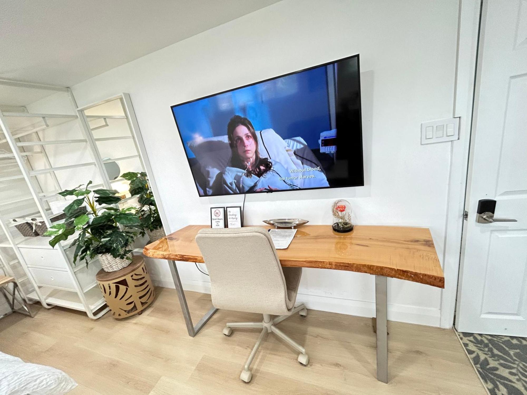 Homestay Modern Lux Family - Kingbed - Near Sheppard W Station Toronto
