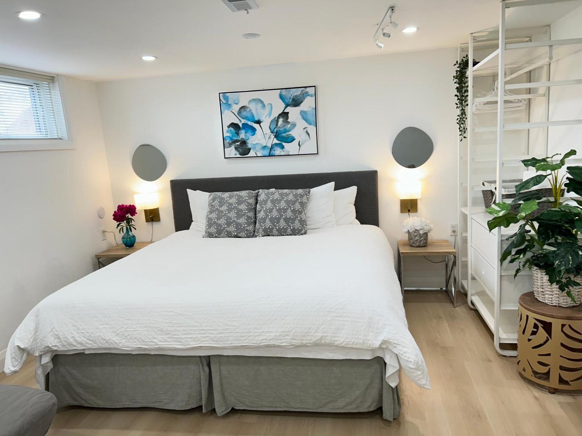 Homestay Modern Lux Family - Kingbed - Near Sheppard W Station Toronto