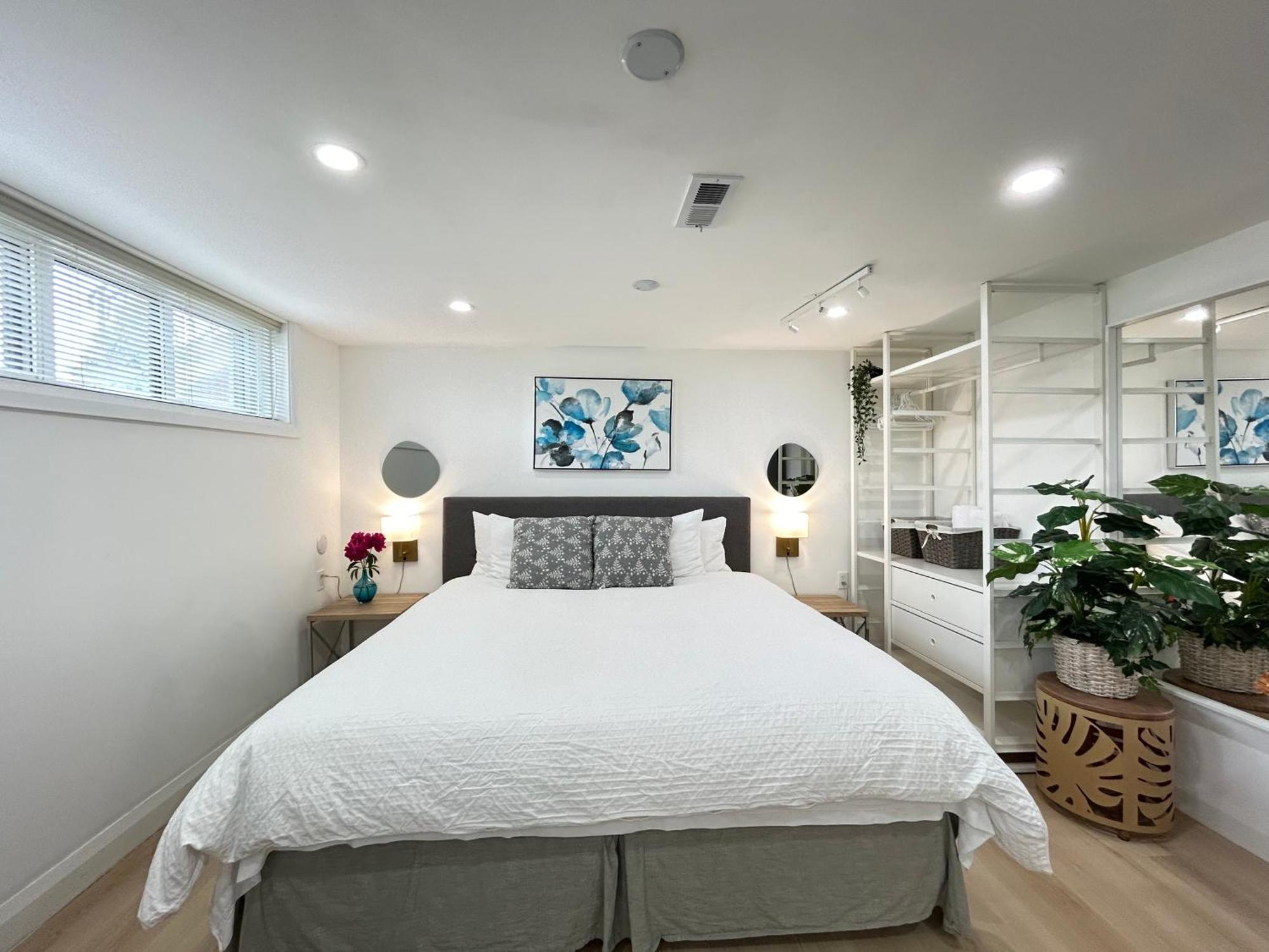 Modern Lux Family - Kingbed - Near Sheppard W Station Homestay