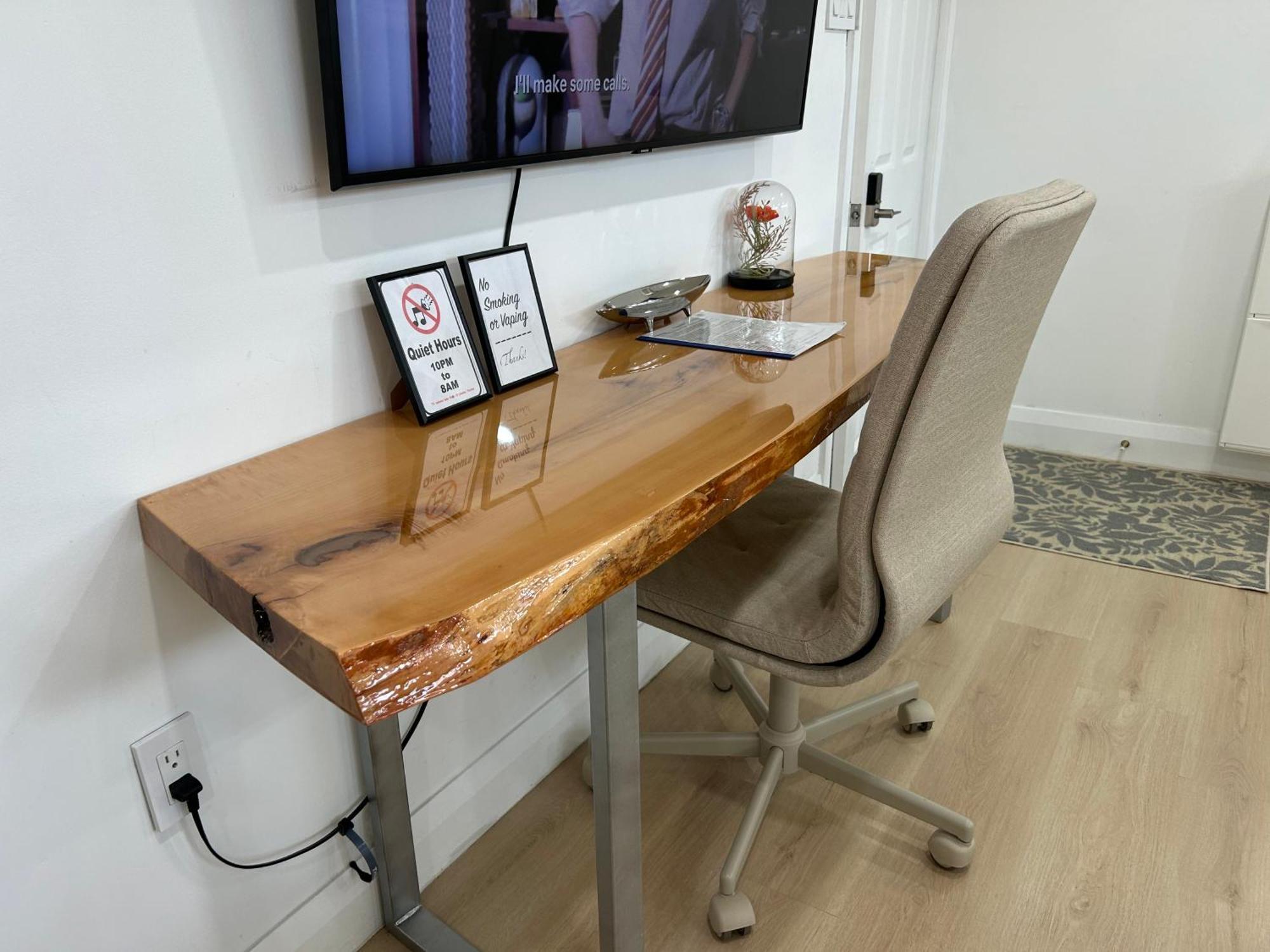 Modern Lux Family - Kingbed - Near Sheppard W Station Homestay Toronto