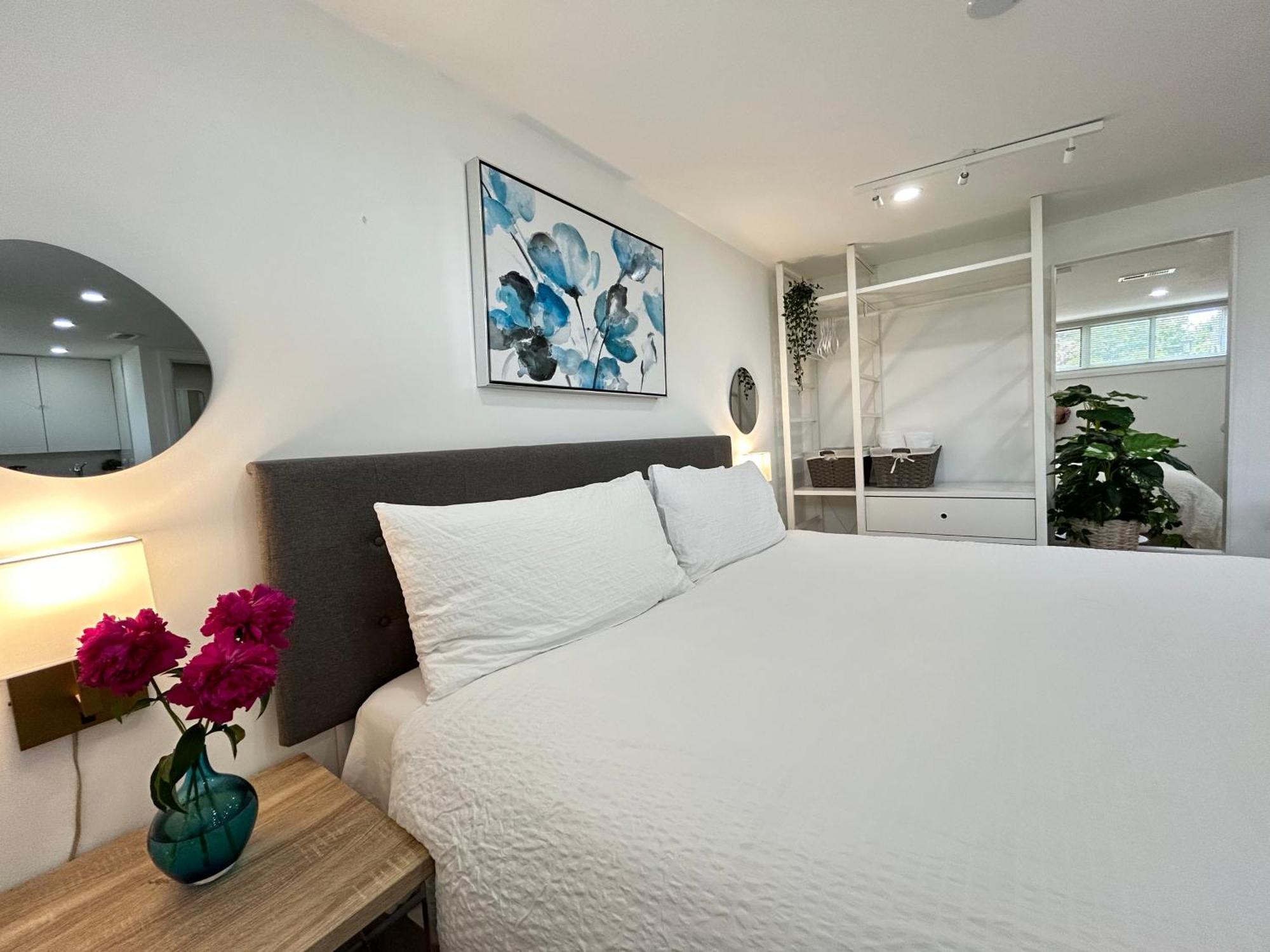 Homestay Modern Lux Family - Kingbed - Near Sheppard W Station *