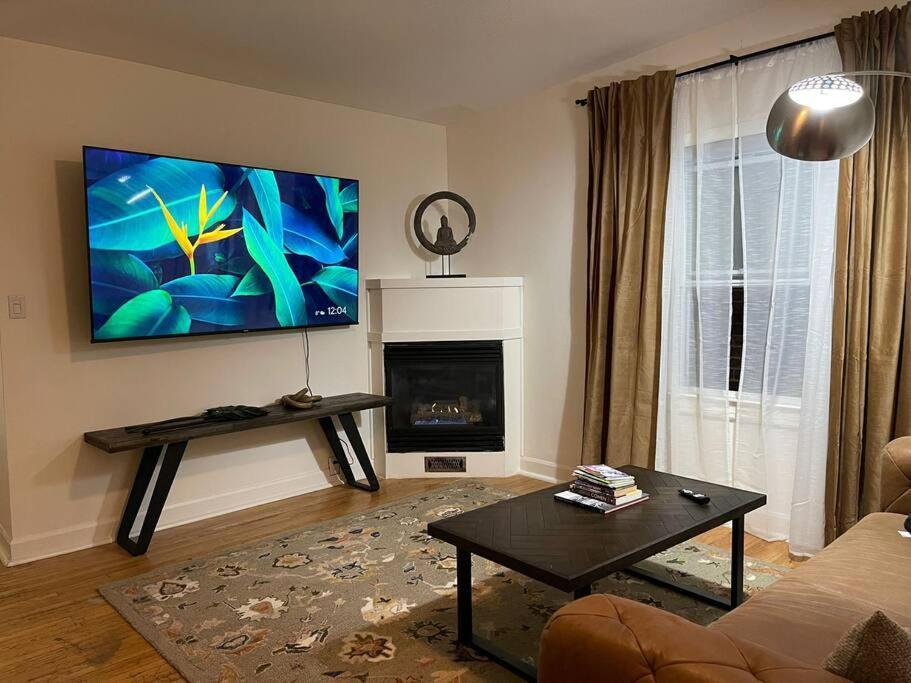 3 Bedroom With Patio Apartment Toronto