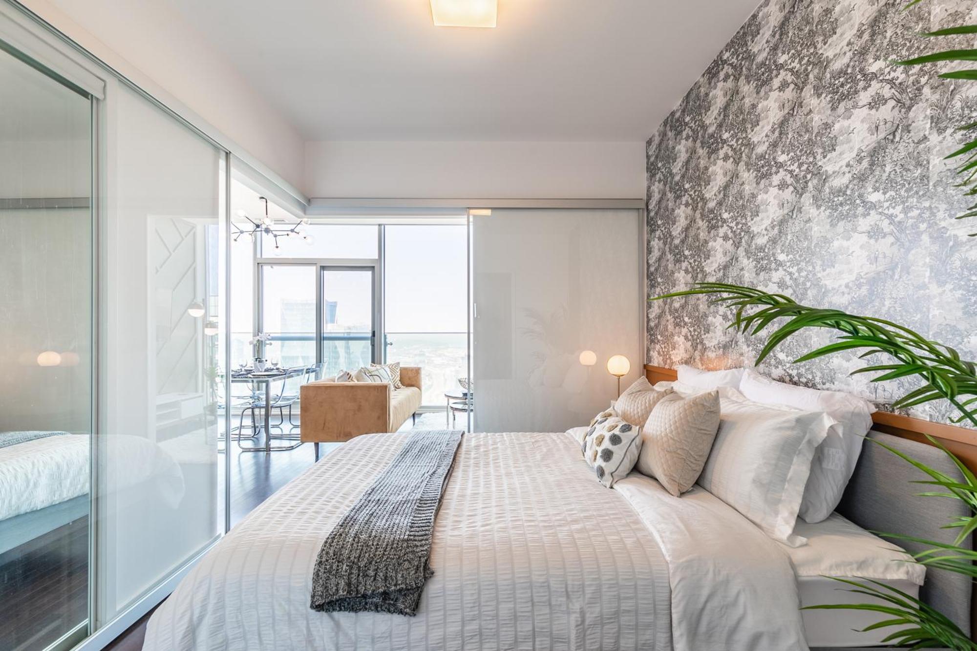Skyline Retreat Residences Apartment Toronto