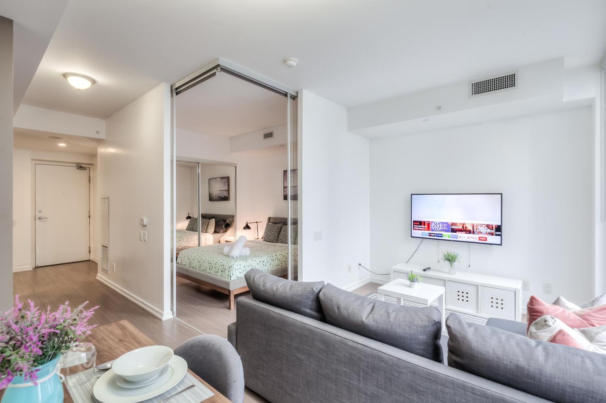 Apartment Peter St Toronto