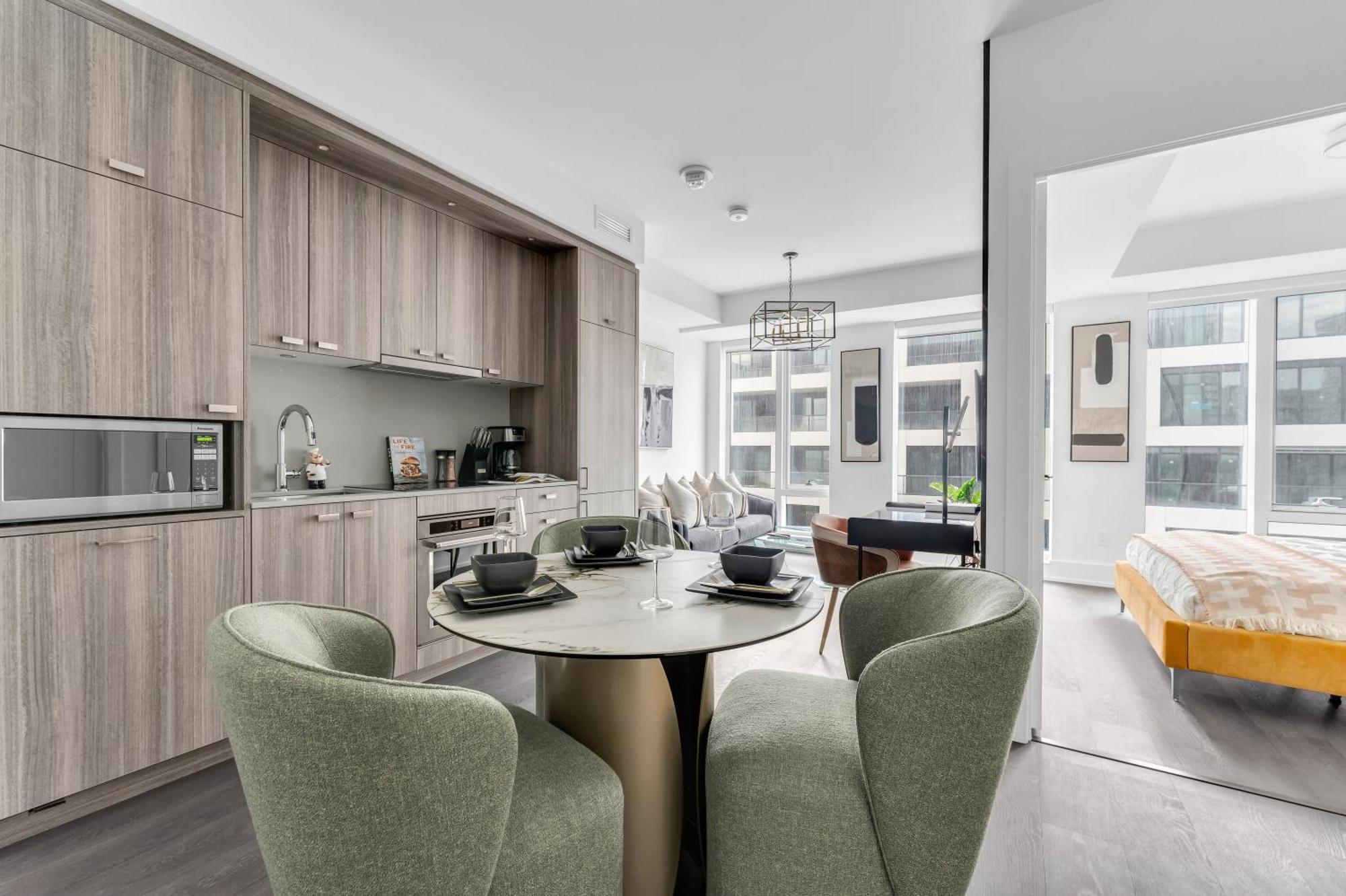 Designer 1 Bedroom On Front Street Apartment Toronto