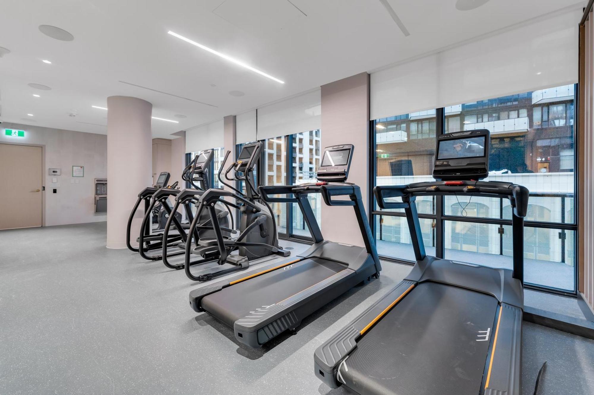 Apartment Designer 1 Bedroom On Front Street Toronto