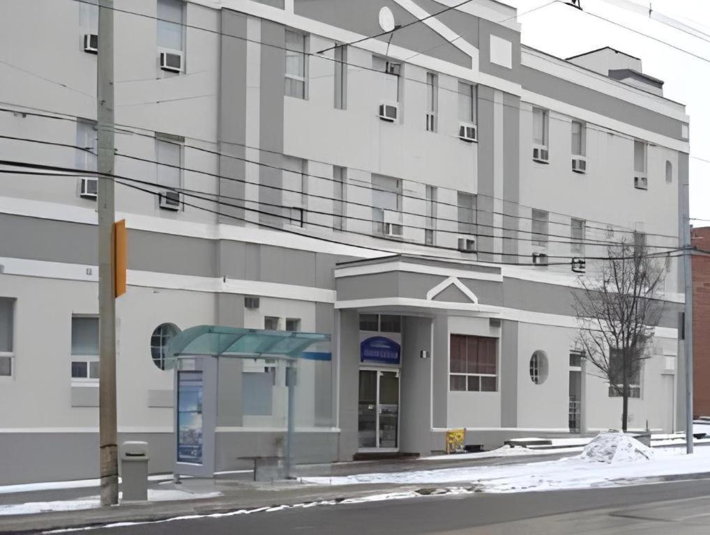 Howard Johnson By Wyndham Downtown West *