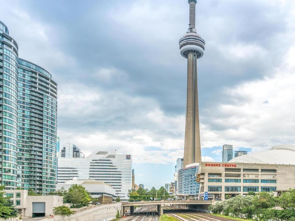 Howard Johnson By Wyndham Downtown West Hotel Toronto