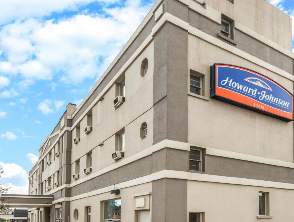 Howard Johnson By Wyndham Downtown West Hotel