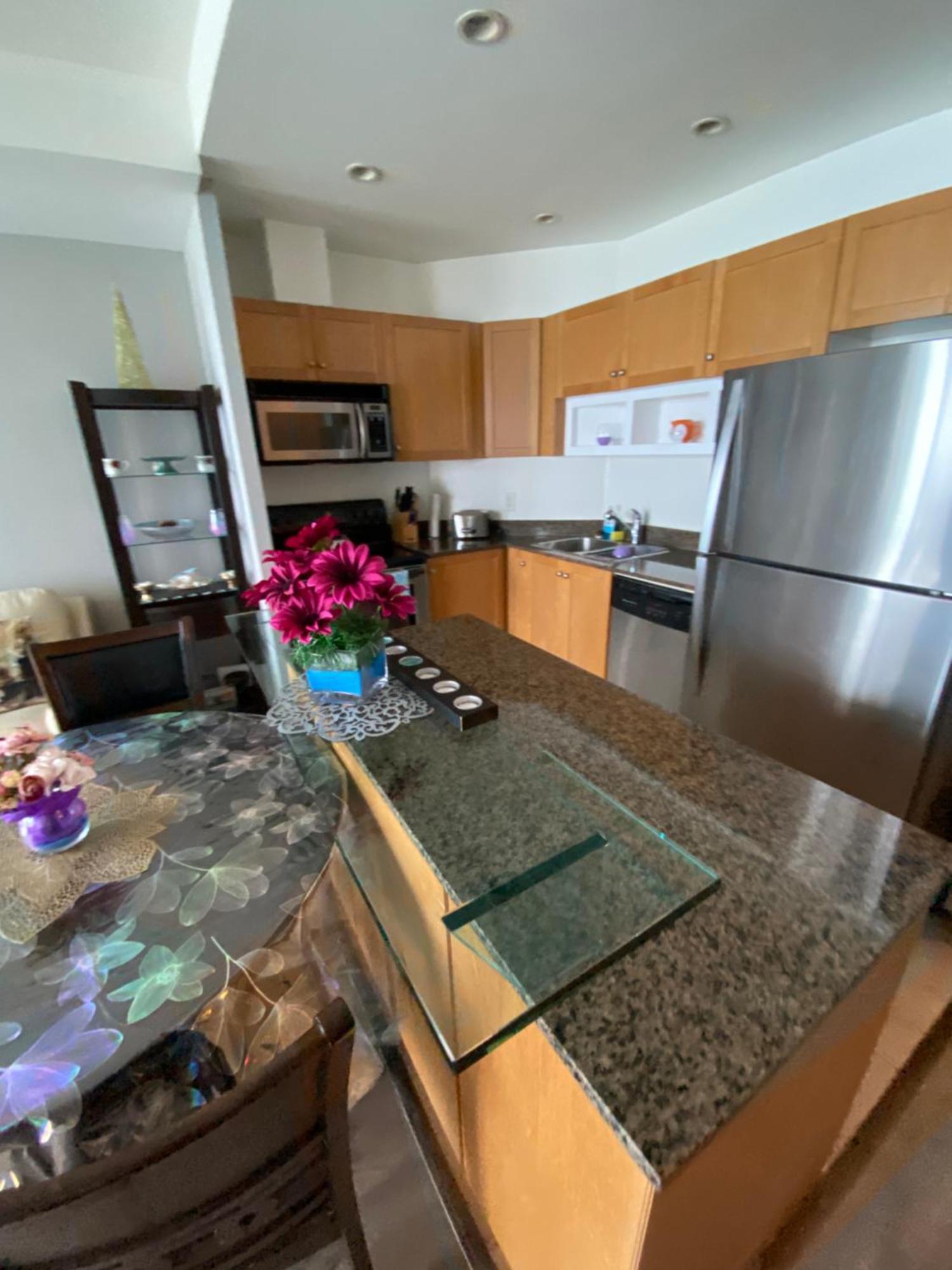 Apartment Lakeside Haven: Harbourfront With Million-dollar Views