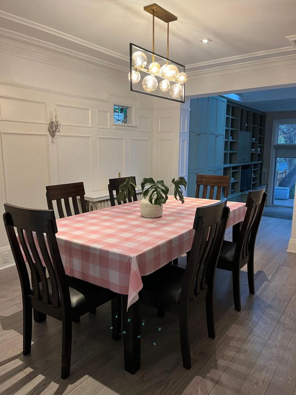 Double Bedroom On Up Or 3 Bedrooms In Basement Near Eglinton Subway Station Guest house Toronto