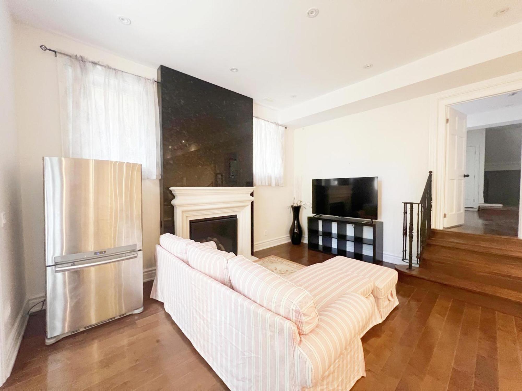 Beautiful House Near North York Center Guest house