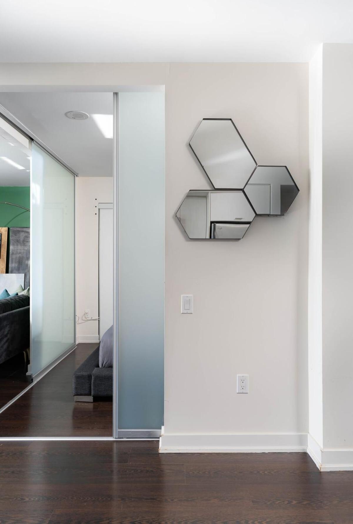 Stylish Downtown 99 Walk Score Apartment *