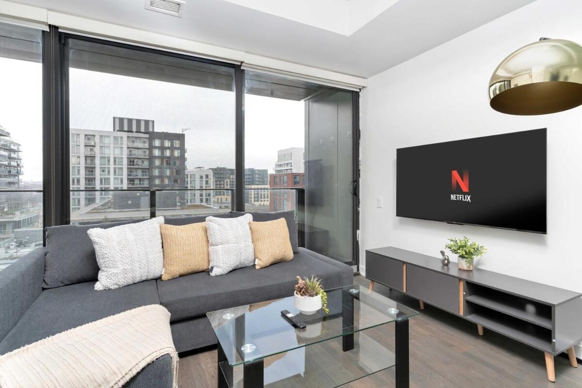 King St W Getaway Perfect For Food Lovers *