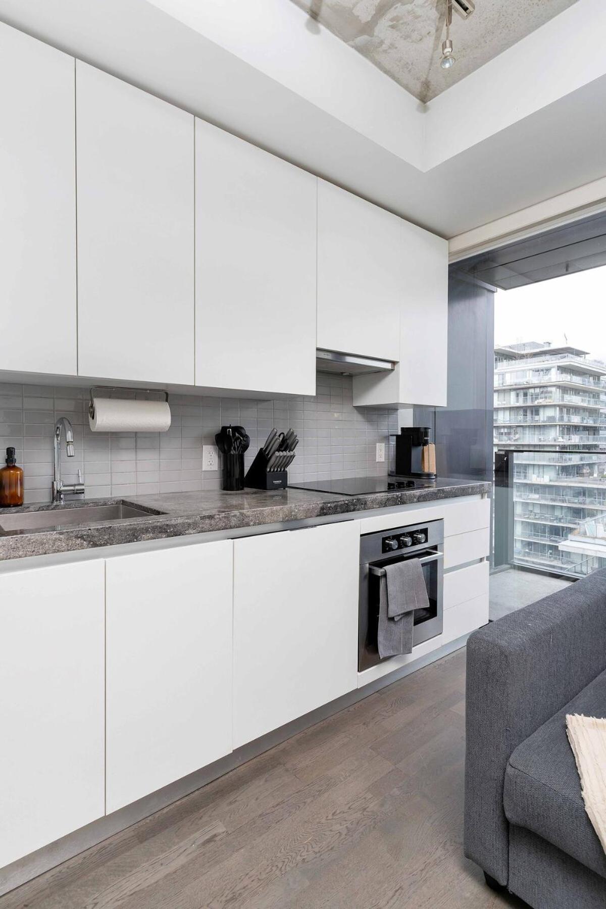 King St W Getaway Perfect For Food Lovers Apartment *