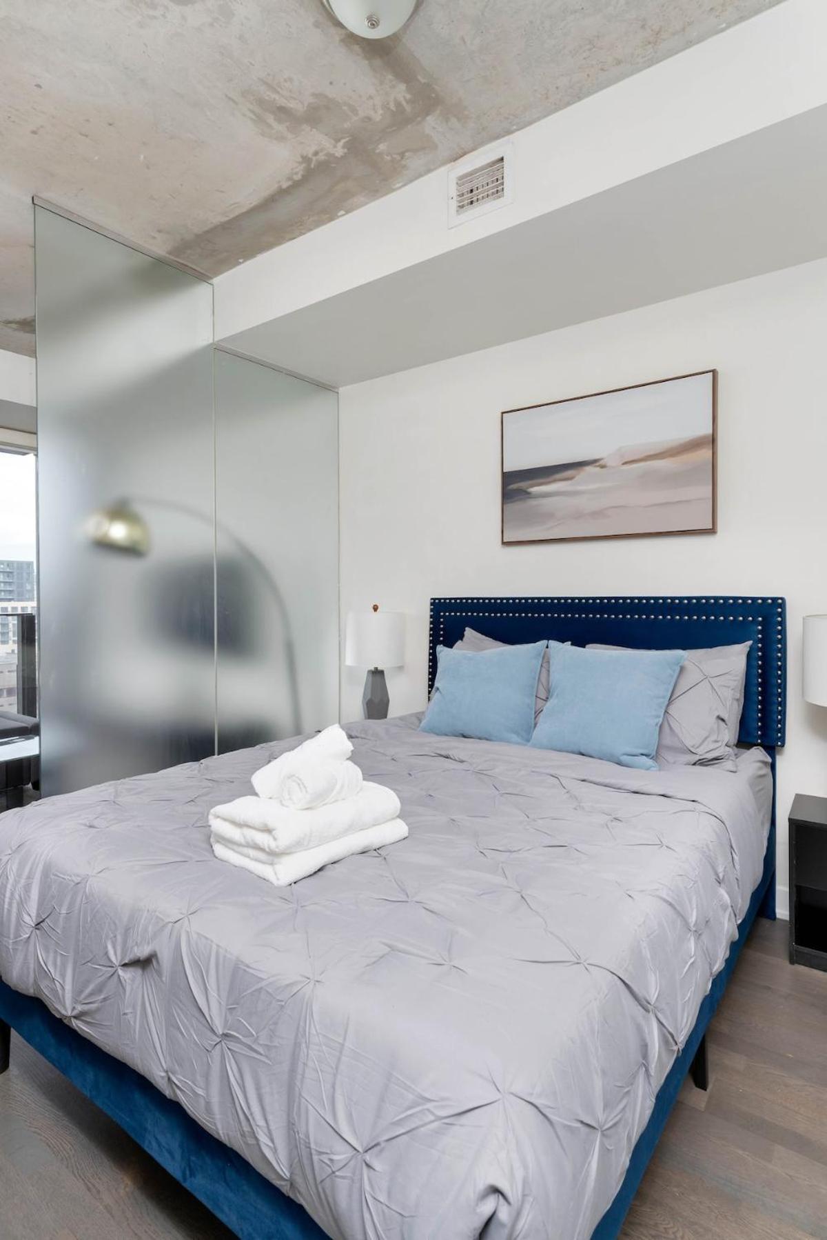 King St W Getaway Perfect For Food Lovers Toronto