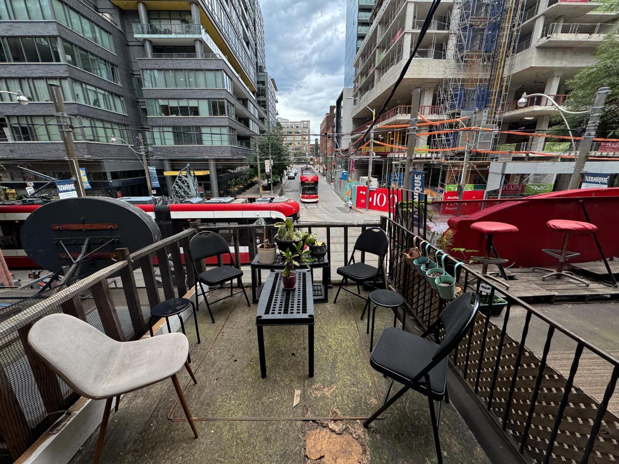 King St West And Spadina Ave, Downtown, Homestay *