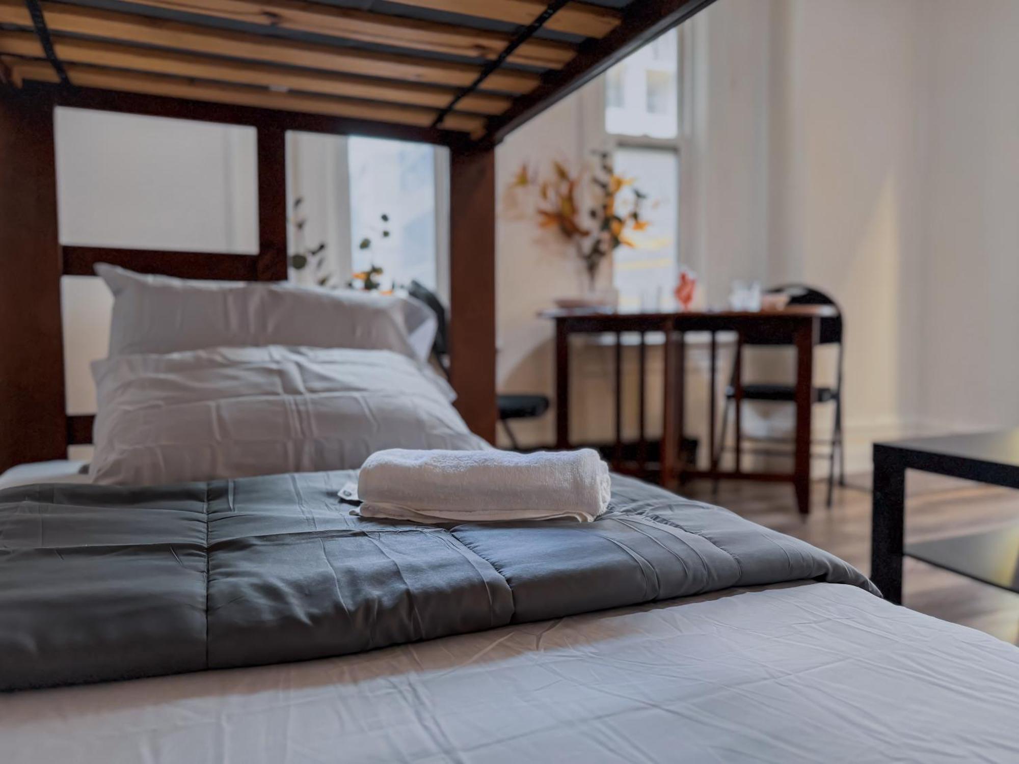 King St West And Spadina Ave, Downtown, Homestay