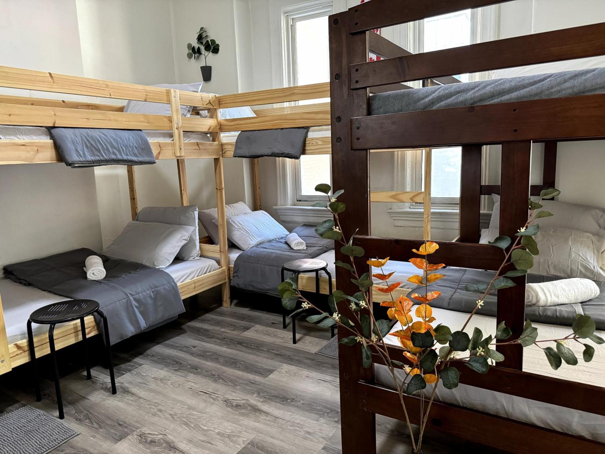 King St West And Spadina Ave, Downtown, Homestay