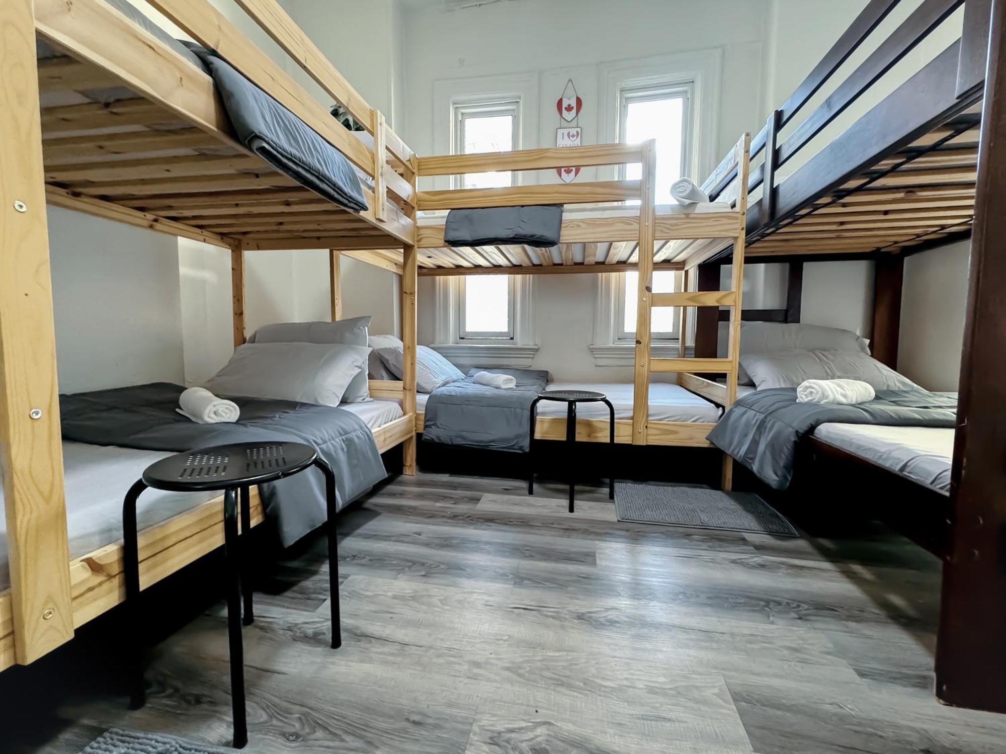 King St West And Spadina Ave, Downtown, Homestay