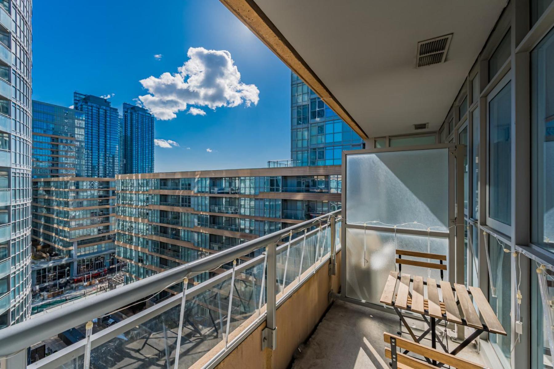 Dan Leckie Apartment *