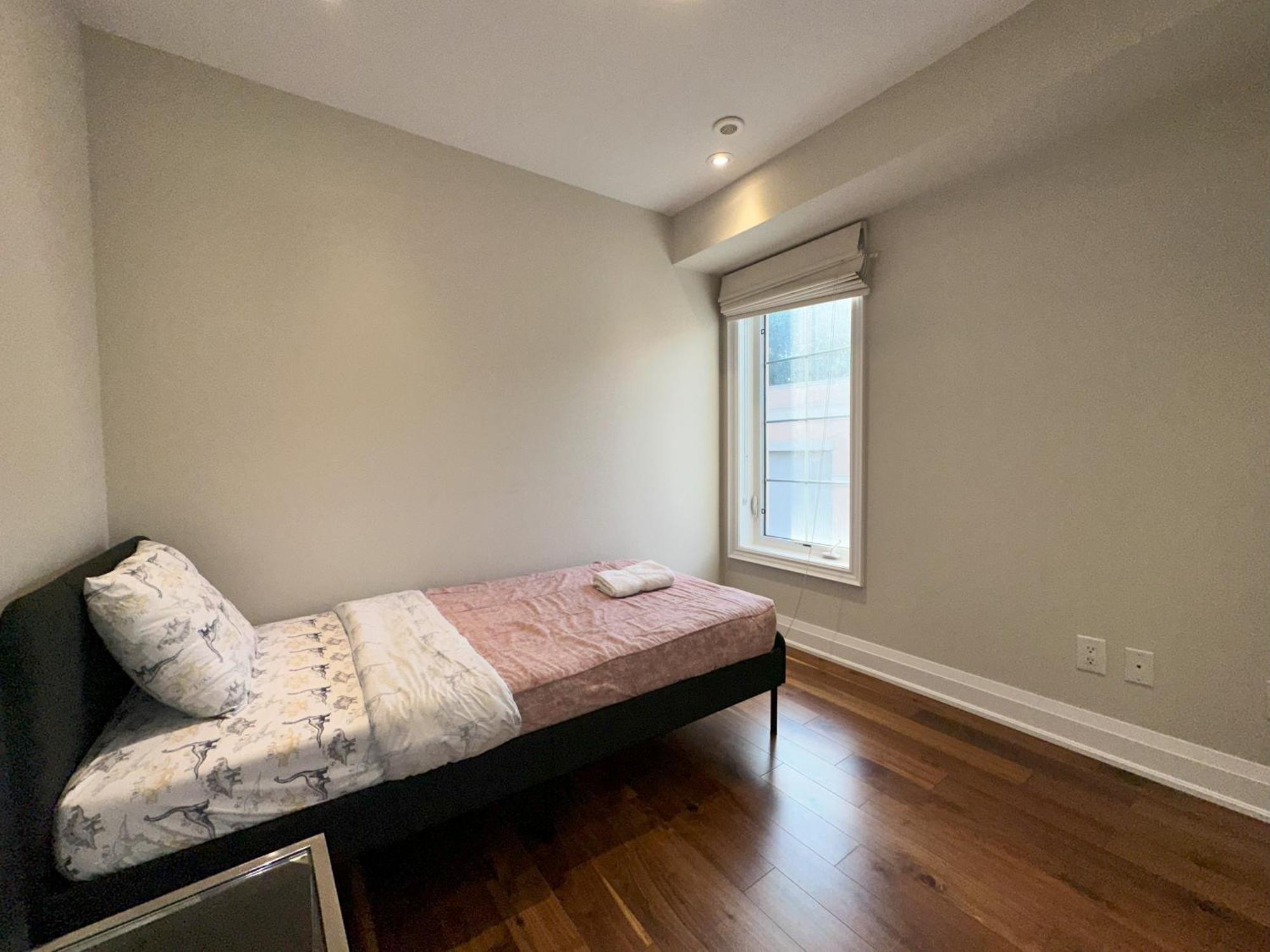 Immaculate Executive Townhouse 3br&3ba At Lawrence Park * Toronto