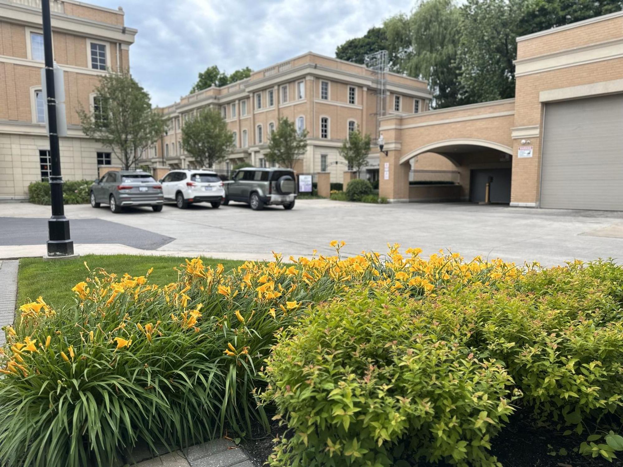 Immaculate Executive Townhouse 3br&3ba At Lawrence Park Holiday home Toronto