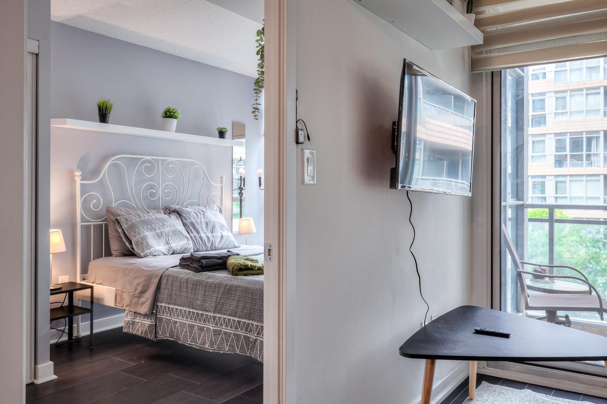 Modern Stylish - 5 Min From Cn Tower Holiday home *