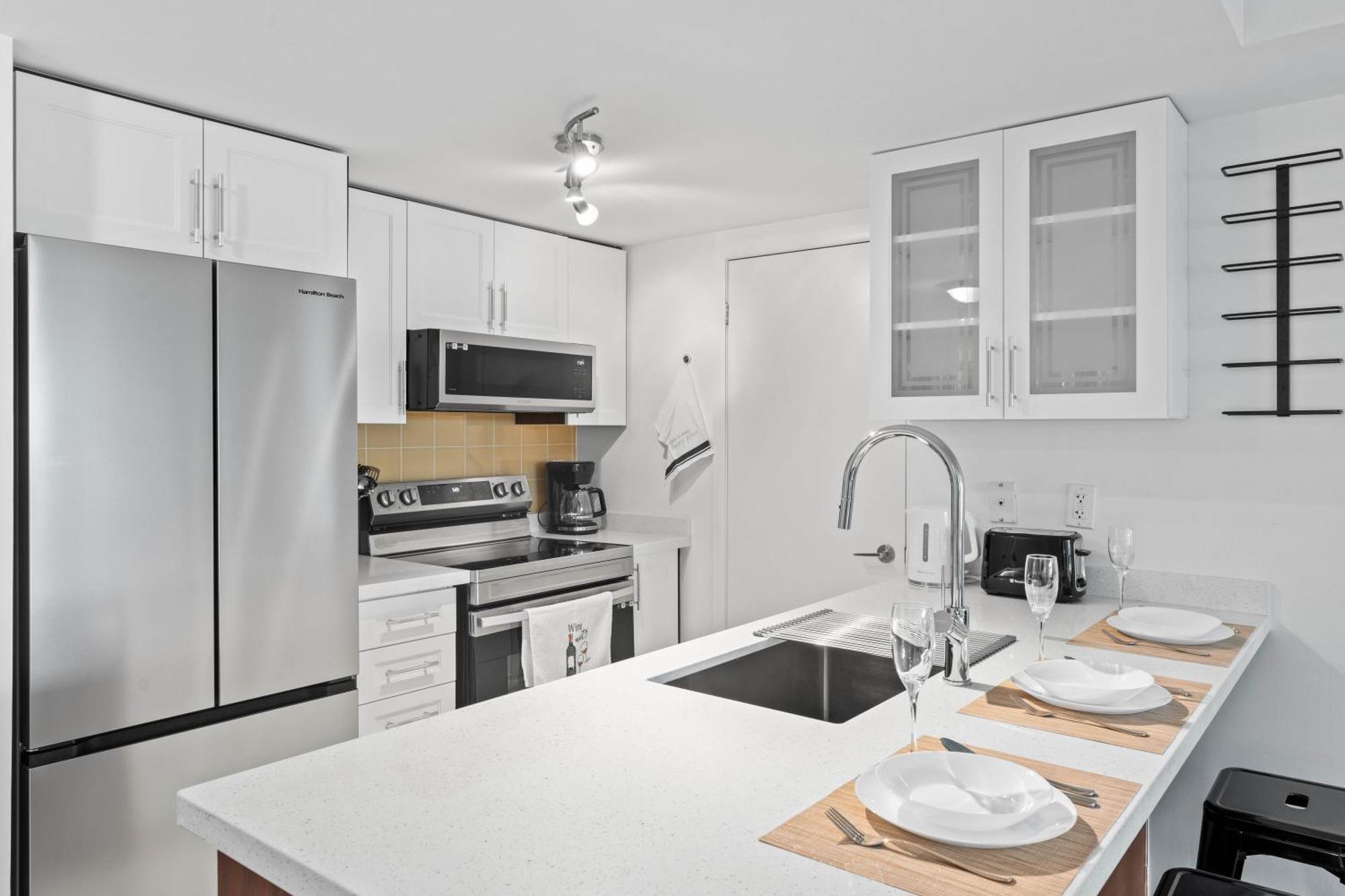 Apartment Modern 2br Downtown Condo, Lakeshore, Exhibition Place, York