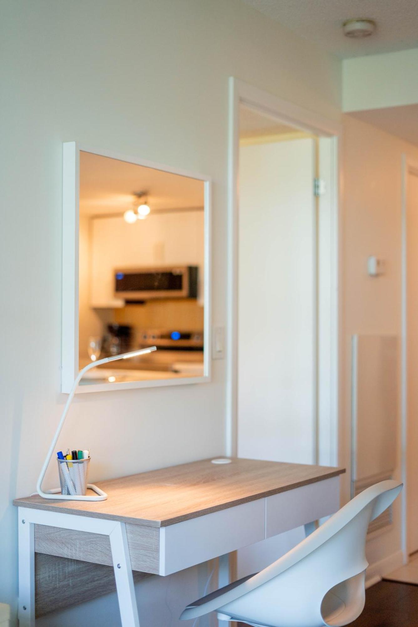 Apartment Modern 2br Downtown Condo, Lakeshore, Exhibition Place, York