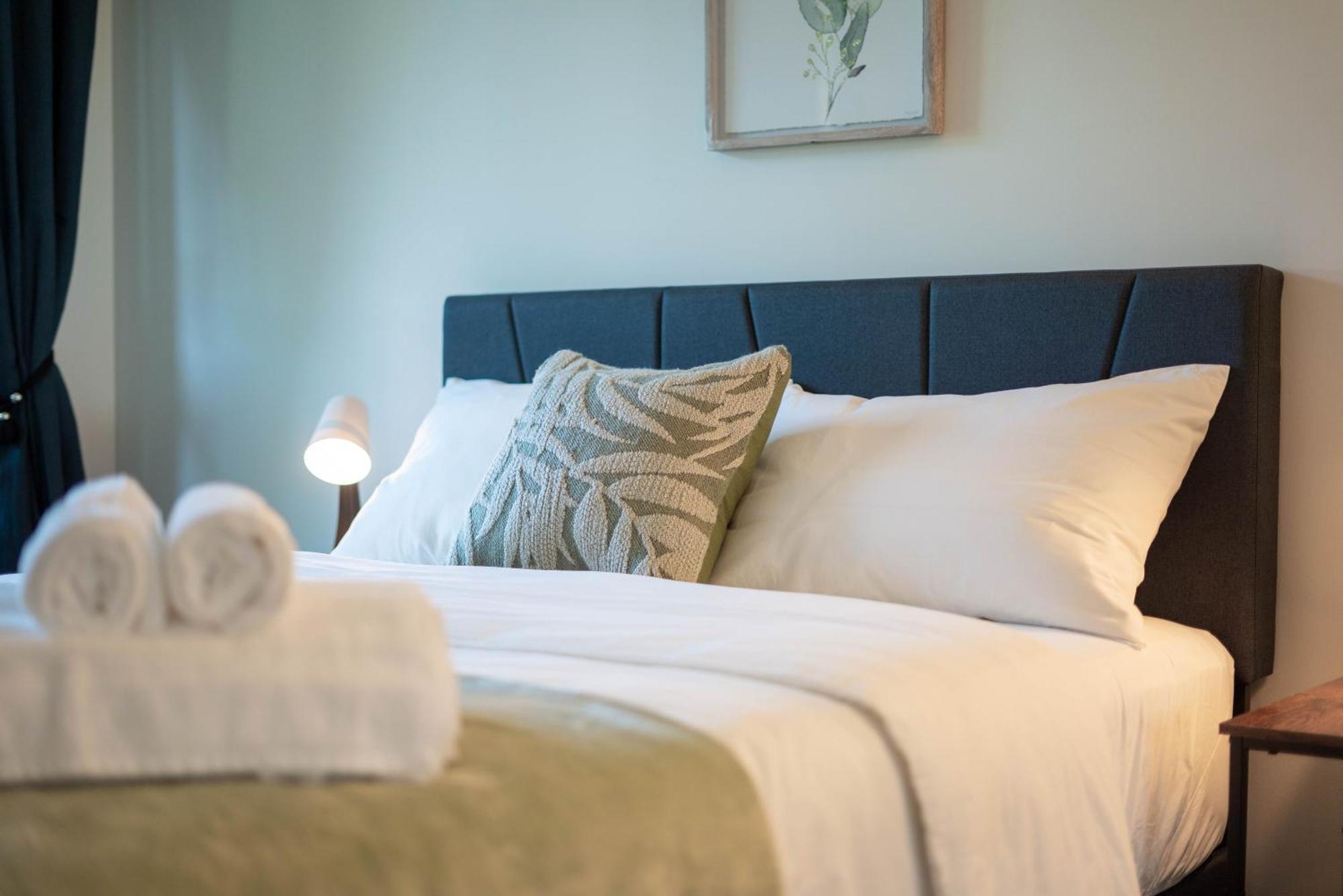 Modern 2br Downtown Condo, Lakeshore, Exhibition Place, York