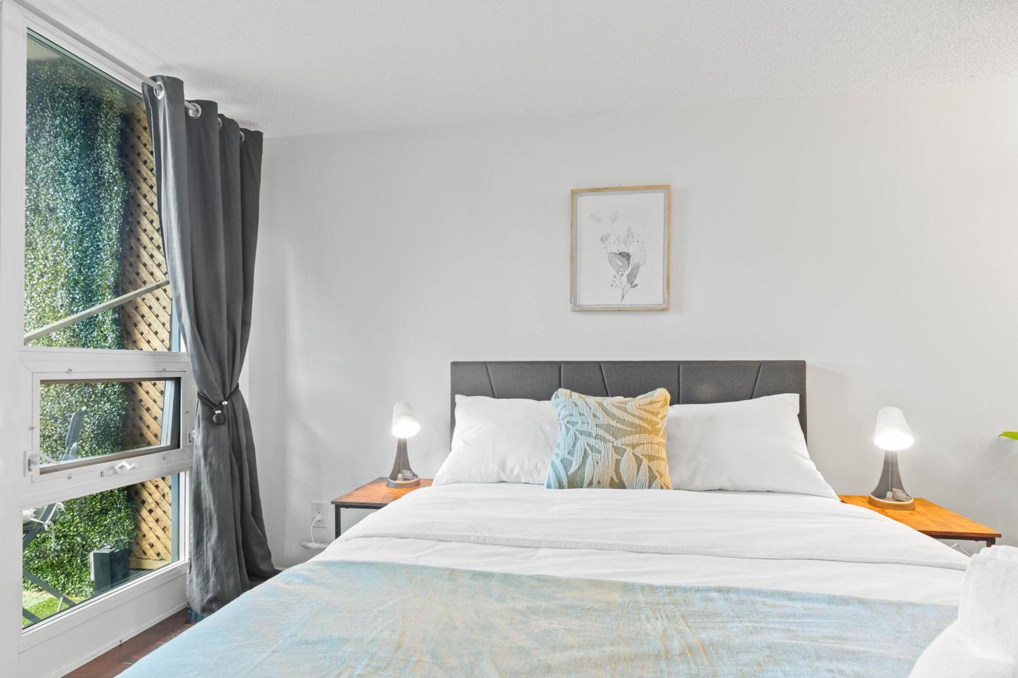 Modern 2br Downtown Condo, Lakeshore, Exhibition Place, York * Toronto