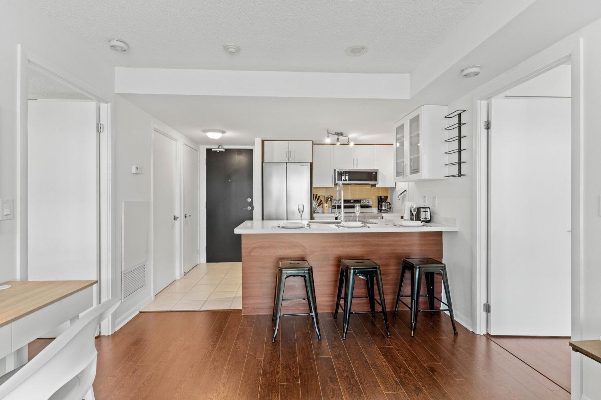 Modern 2br Downtown Condo, Lakeshore, Exhibition Place, York Toronto