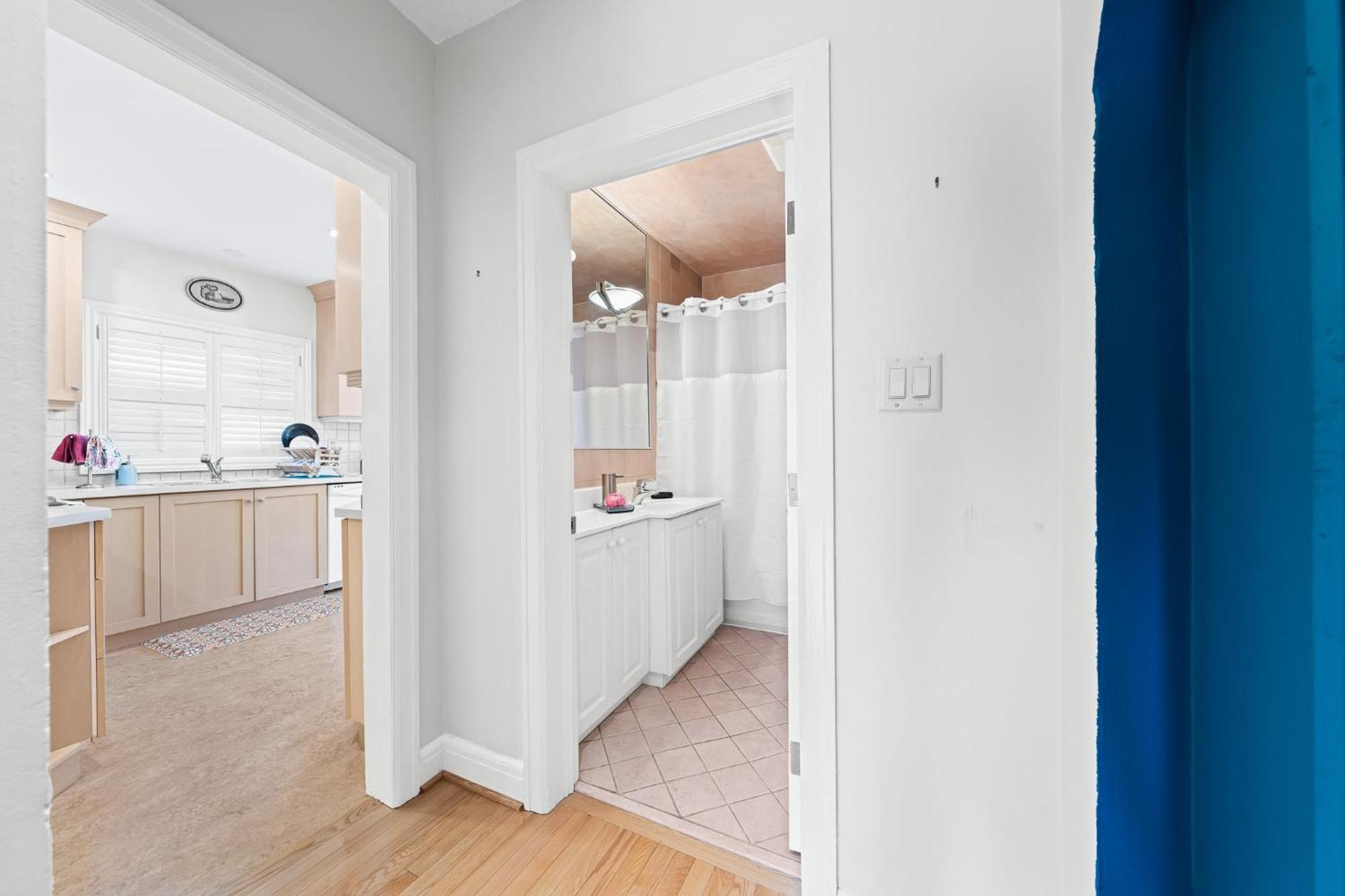 Private In A Vintage House Close To Finch Homestay *
