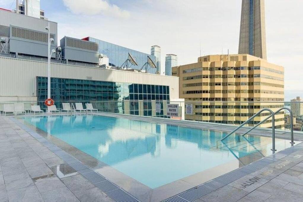 5-star Panoramic View And Large Terrace By Cn Tower Apartment Toronto