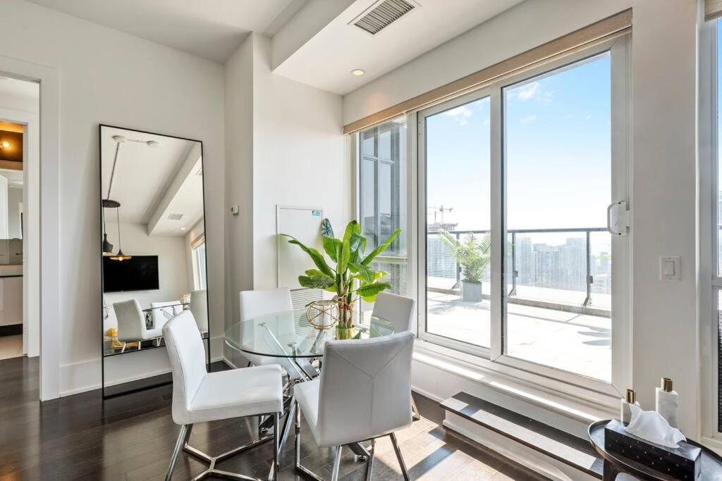 Apartment 5-star Panoramic View And Large Terrace By Cn Tower
