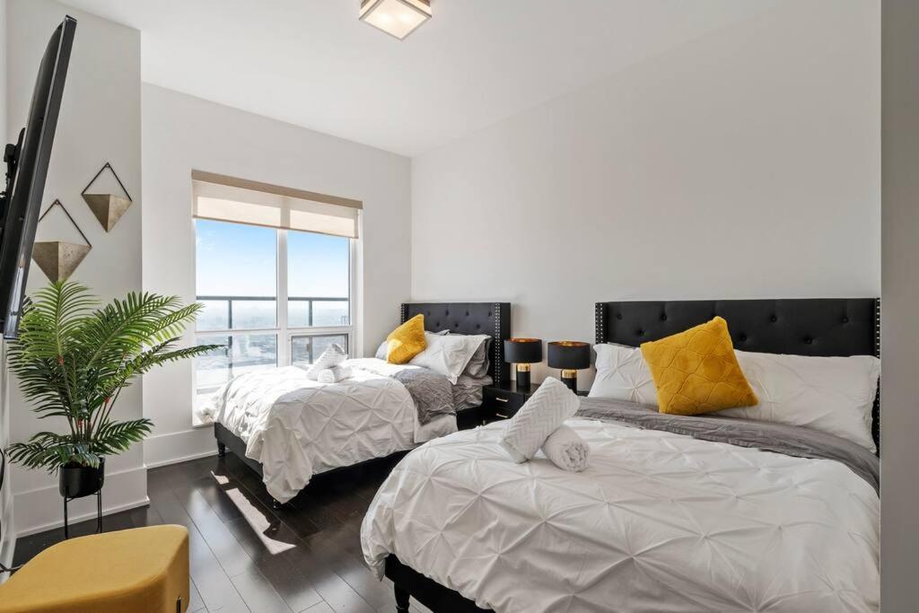 5-star Panoramic View And Large Terrace By Cn Tower Apartment