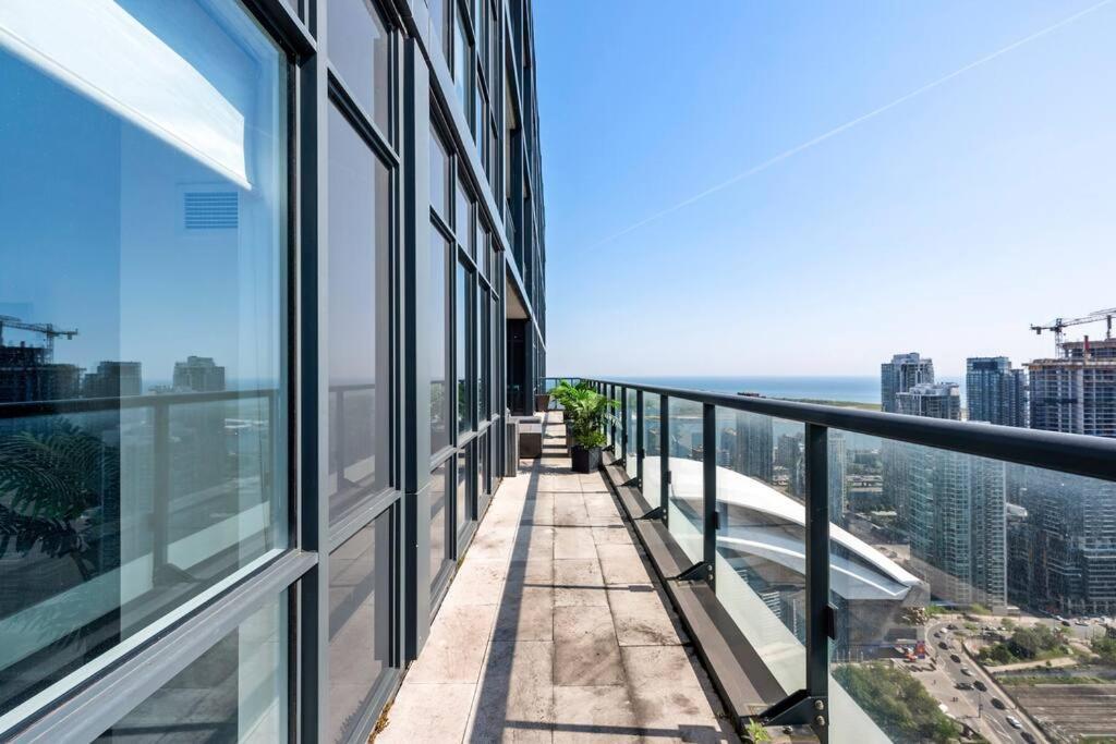 5-star Panoramic View And Large Terrace By Cn Tower Apartment *