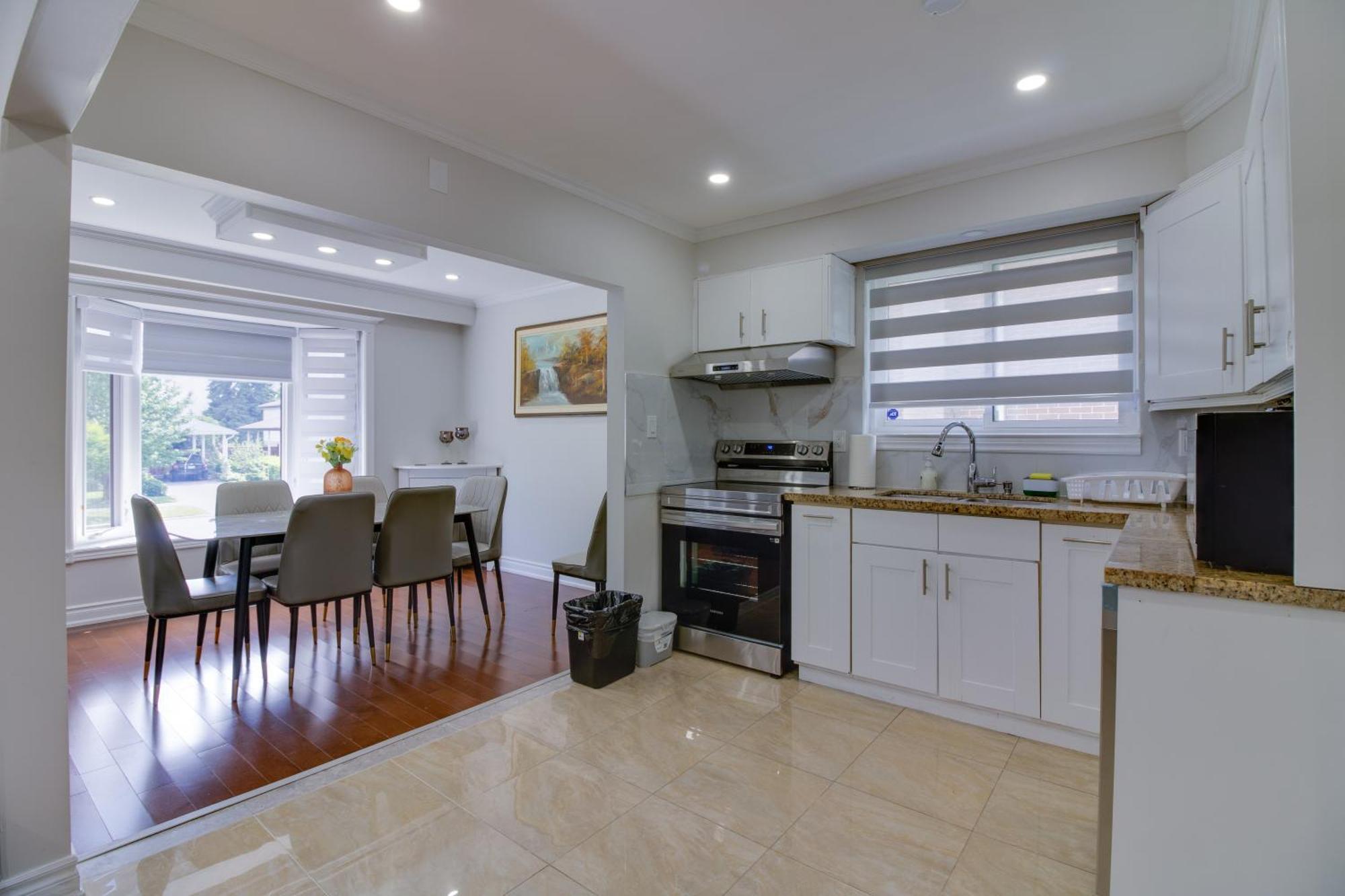 Beautiful House In Scarborough Apartment