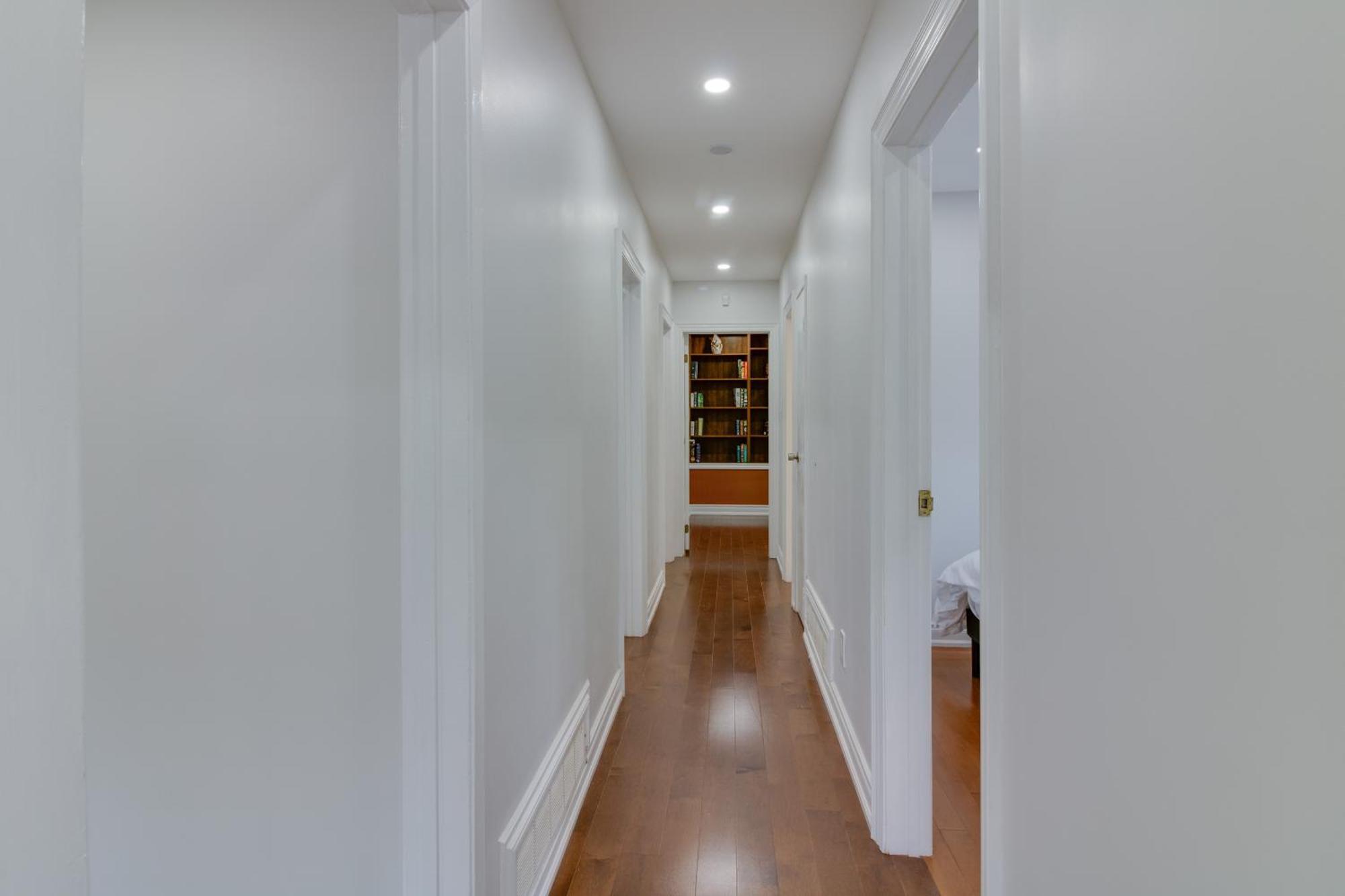 Beautiful House In Scarborough Apartment