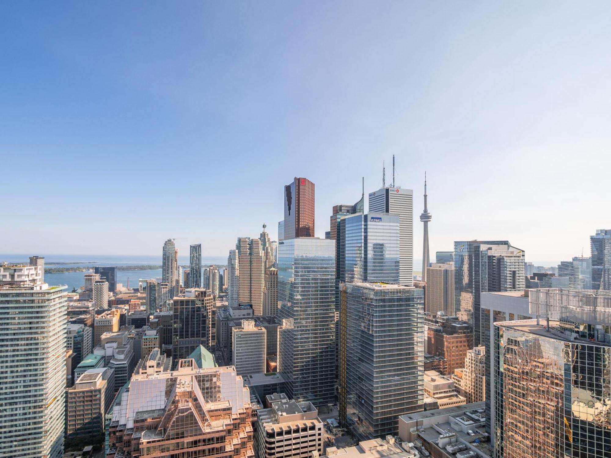 Designer 1br With Cn Tower, Skyline View * Toronto