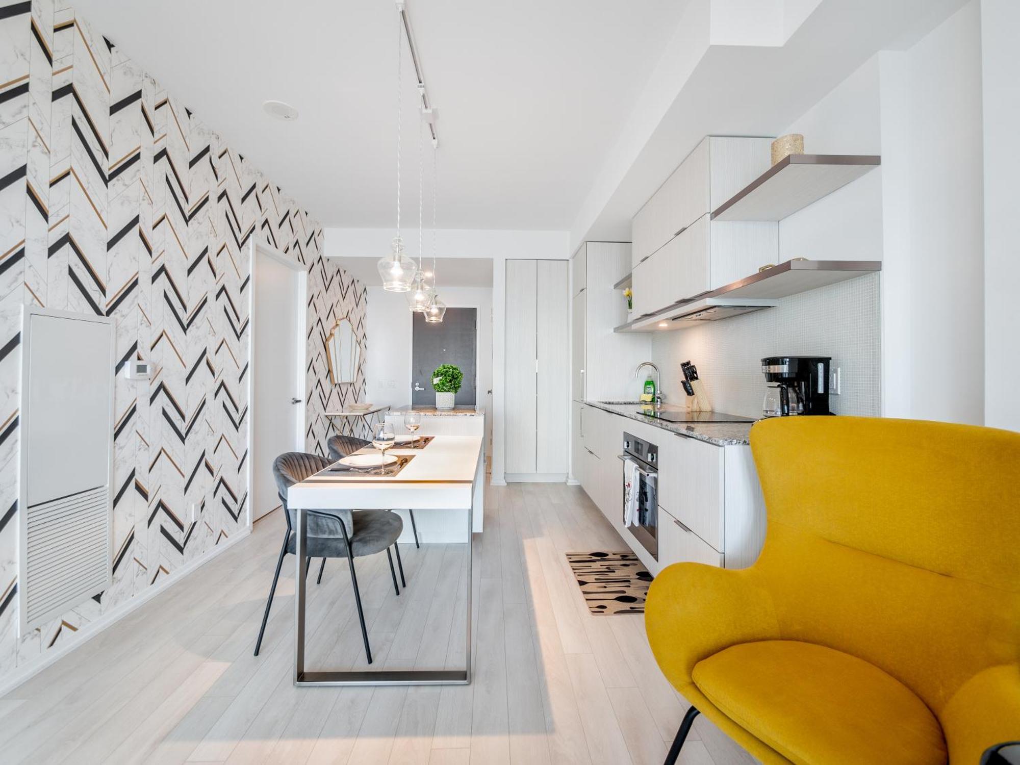 Designer 1br With Cn Tower, Skyline View Apartment Toronto