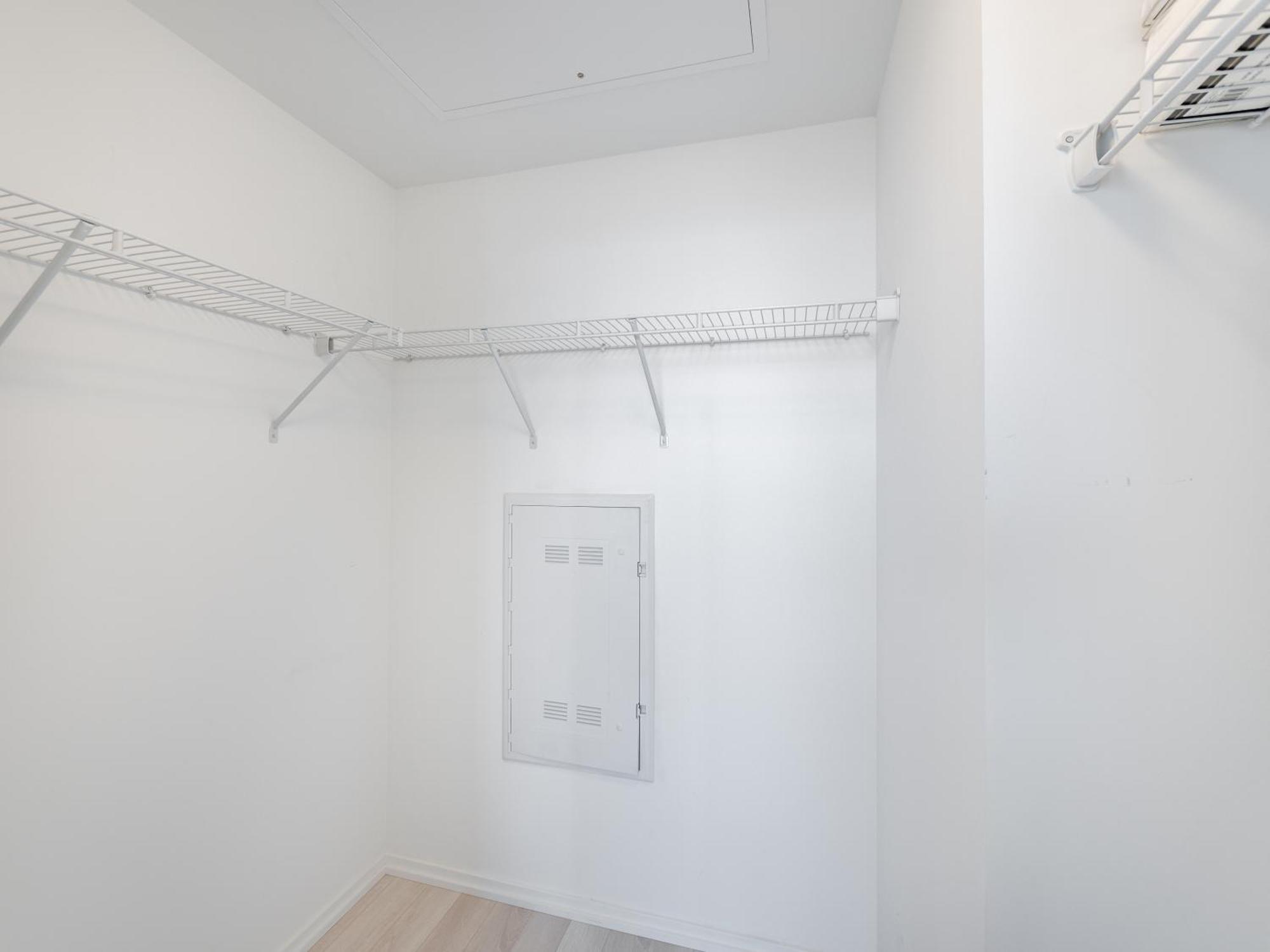 Designer 1br With Cn Tower, Skyline View * Toronto