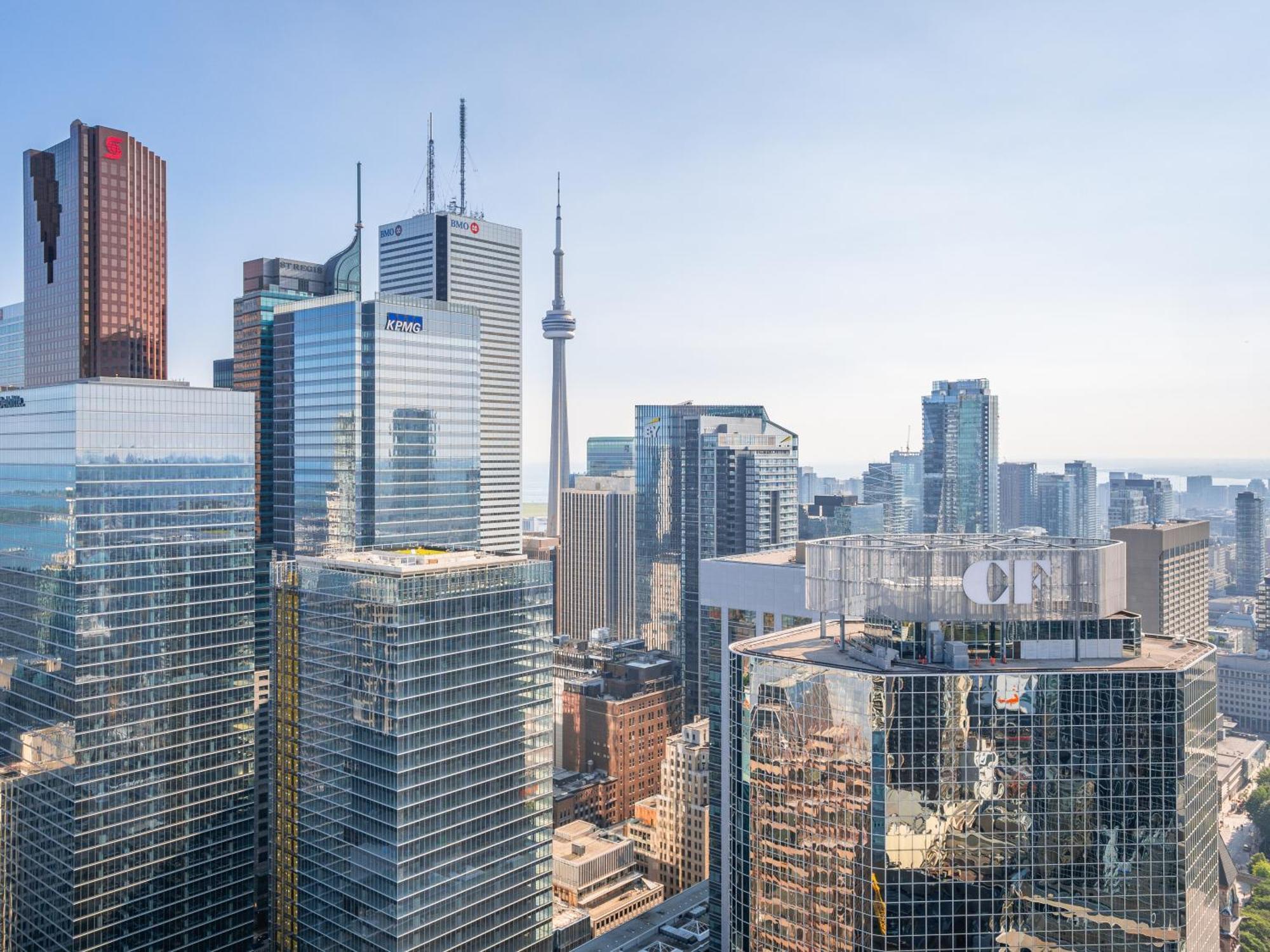 Designer 1br With Cn Tower, Skyline View * Toronto