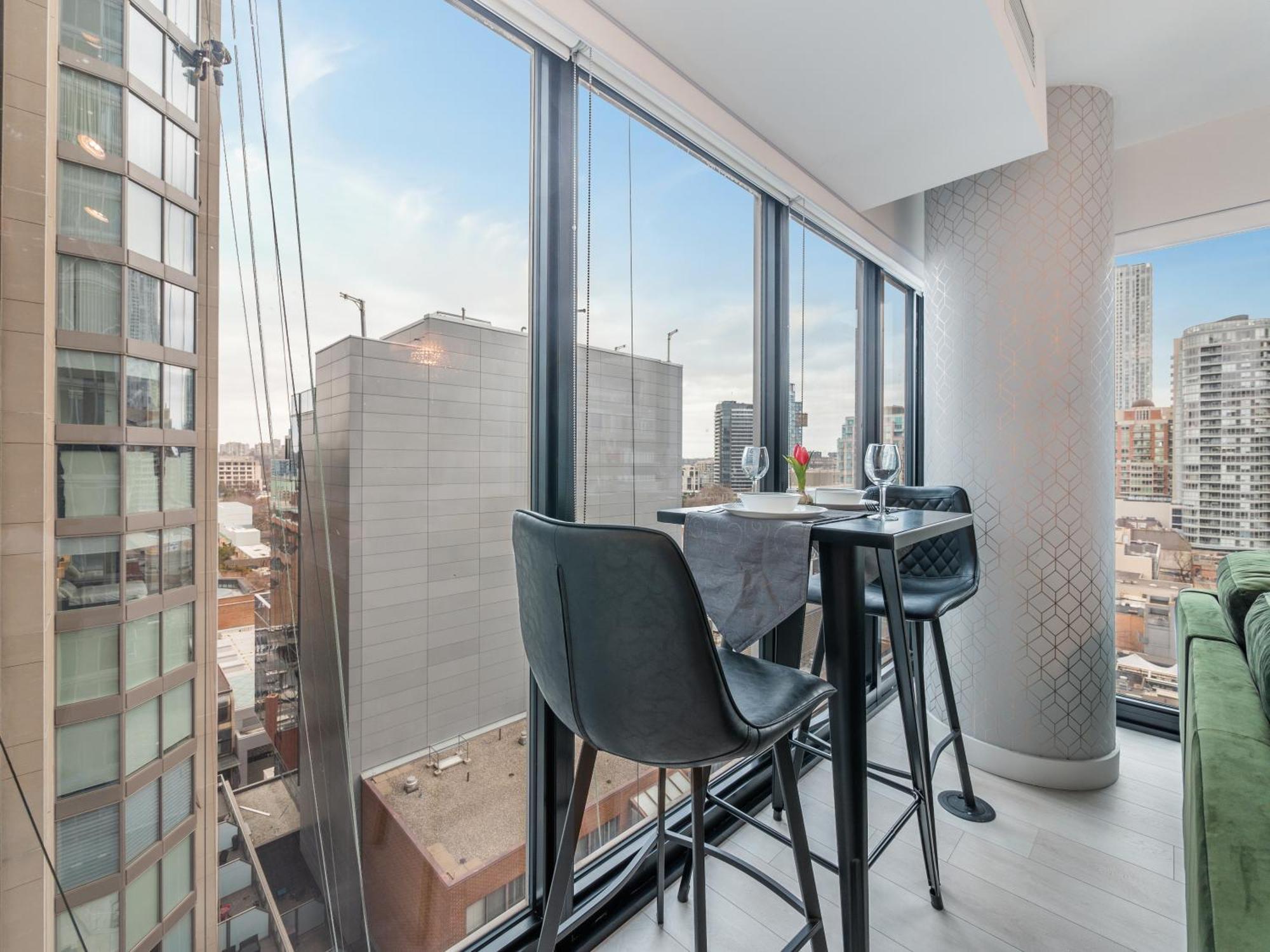 Designer One Bedroom - Yorkville * Toronto
