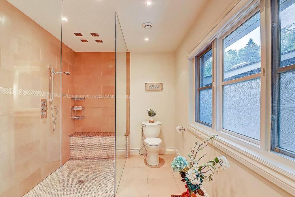 Villa Luxury In Scarborough *