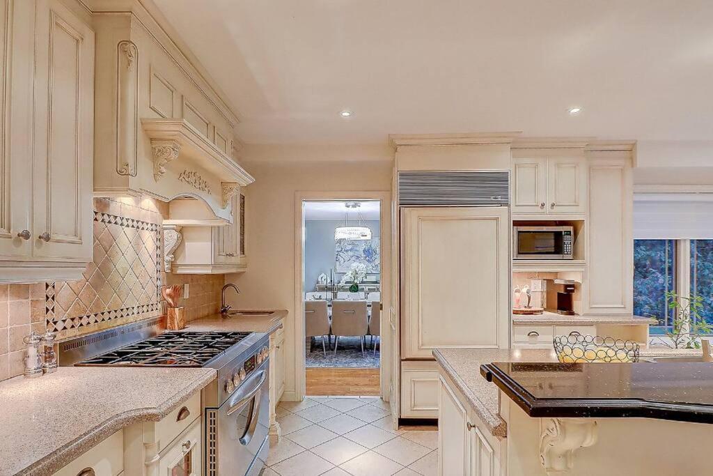 Luxury In Scarborough Toronto