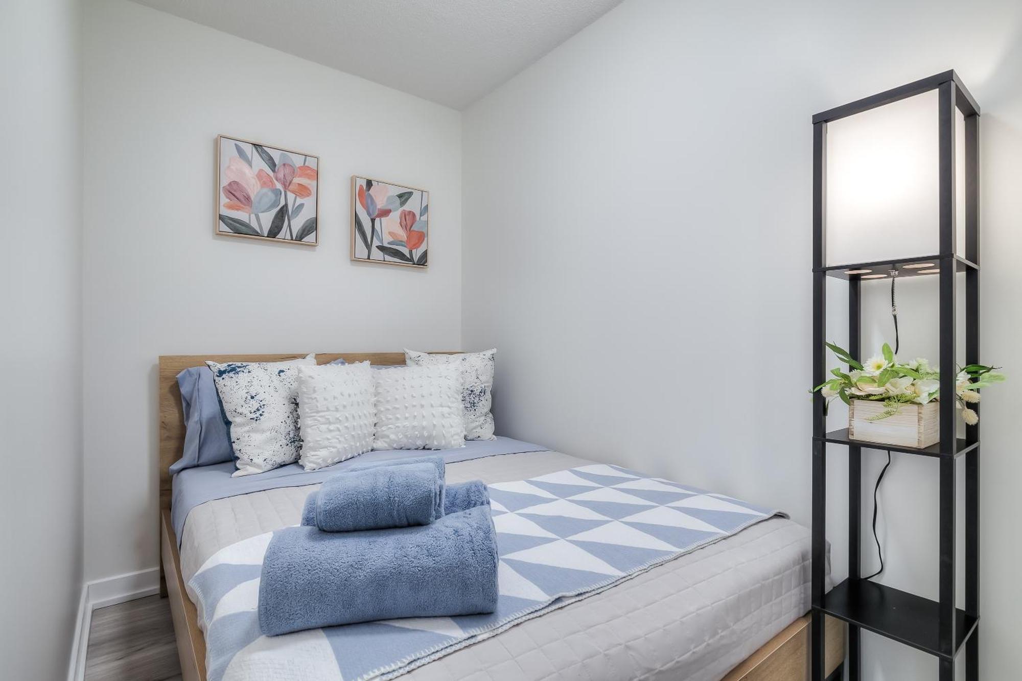 Modern Stylish - 5 Min From Cn Tower Holiday home *