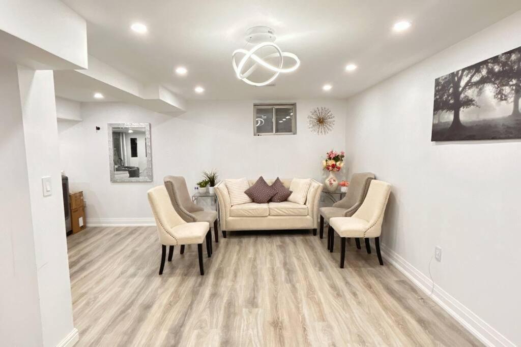 Super Luxury Family - 3 Bedrooms, 1 Full Bathroom And 1 Half Washroom With Free Parking, Wifi, Netflix Toronto