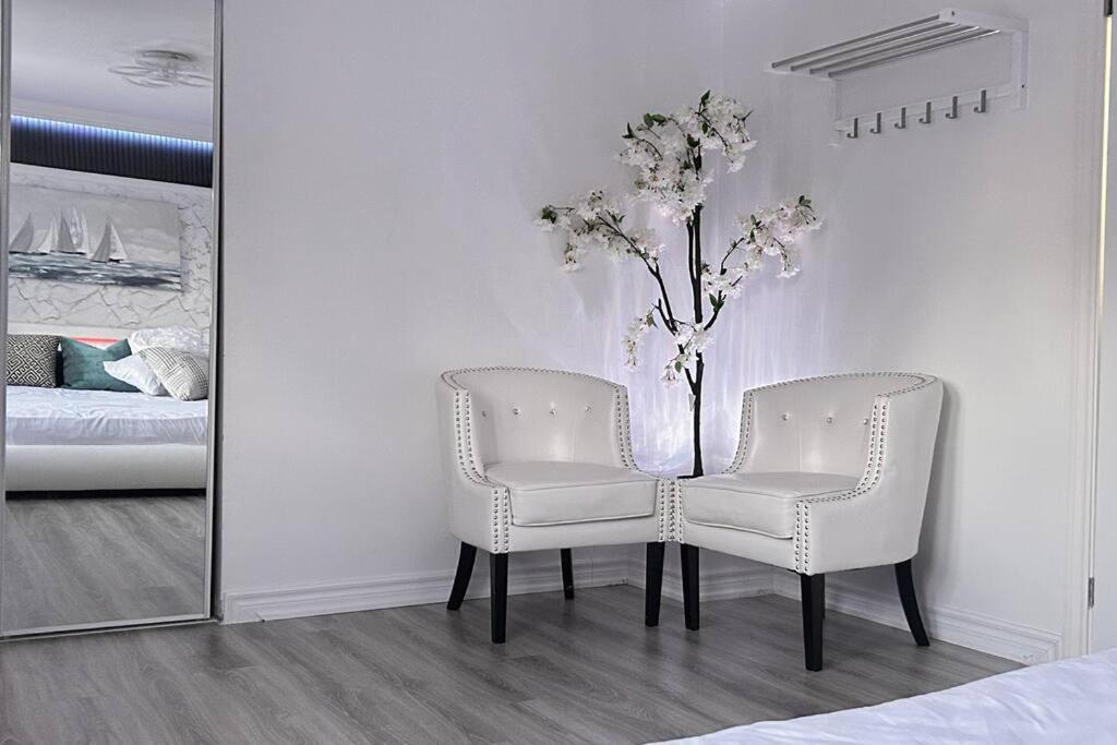 Super Luxury Family - 3 Bedrooms, 1 Full Bathroom And 1 Half Washroom With Free Parking, Wifi, Netflix Toronto